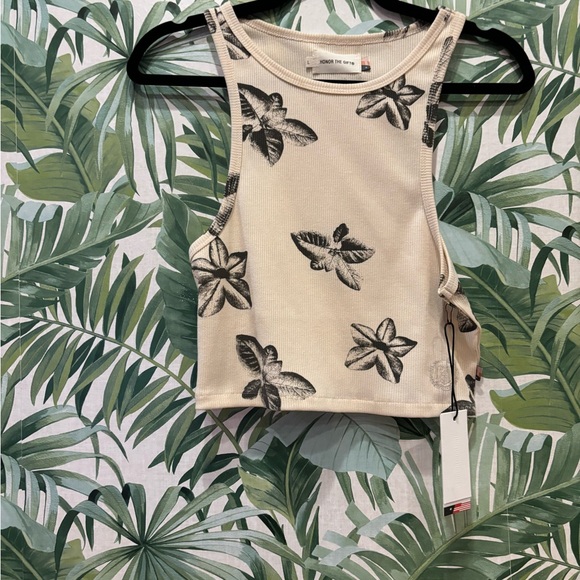 Brand new with tags Honor the Gift, Large slightly cropped crewneck tank. - Picture 6 of 8